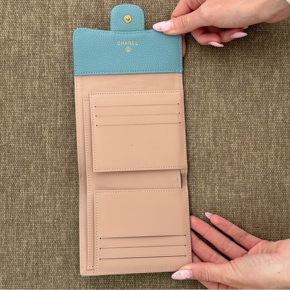 CHANEL Rare Light Blue/Pink Classic Tri-Fold Quilted Leather Wallet - Picture 8 of 11